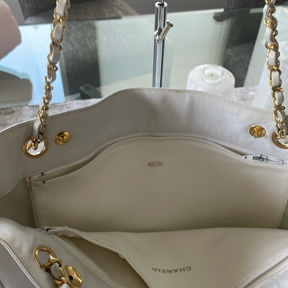 Chanel Vintage White Tote w/Gold hardware*BEAUTIFUL PIECE at bargain price! - Picture 11 of 14